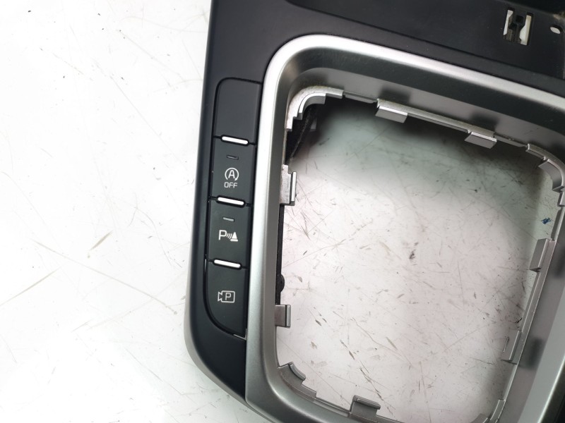 Recambio de moldura para kia xceed drive referencia OEM IAM 84631J7000  