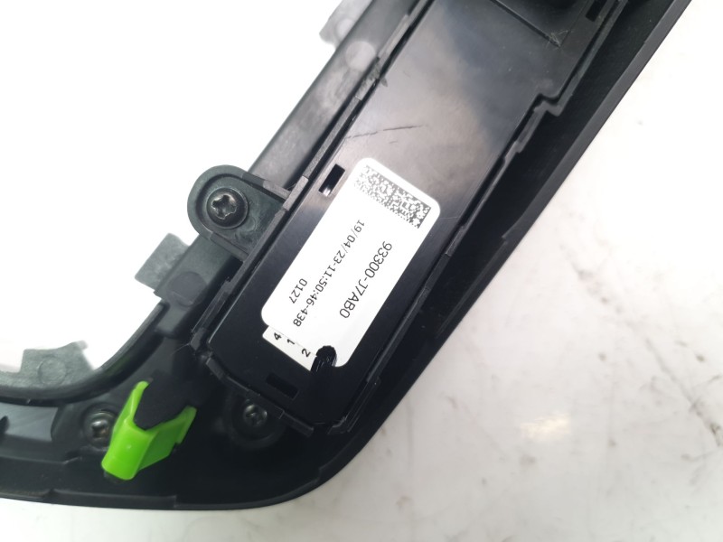 Recambio de moldura para kia xceed drive referencia OEM IAM 84631J7000  