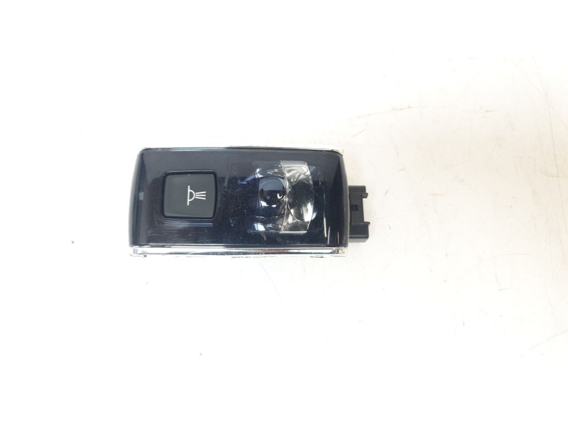 Recambio de luz interior para peugeot 308 sw gt line referencia OEM IAM 172001531  