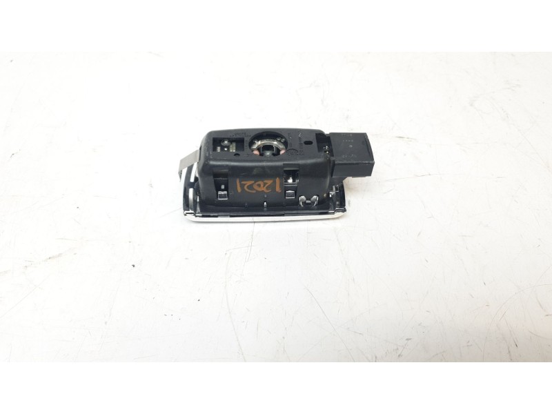 Recambio de luz interior para peugeot 308 sw gt line referencia OEM IAM 172001531  