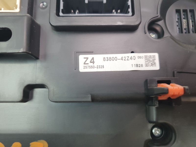 Recambio de cuadro instrumentos para toyota rav4 referencia OEM IAM 8380042Z40  
