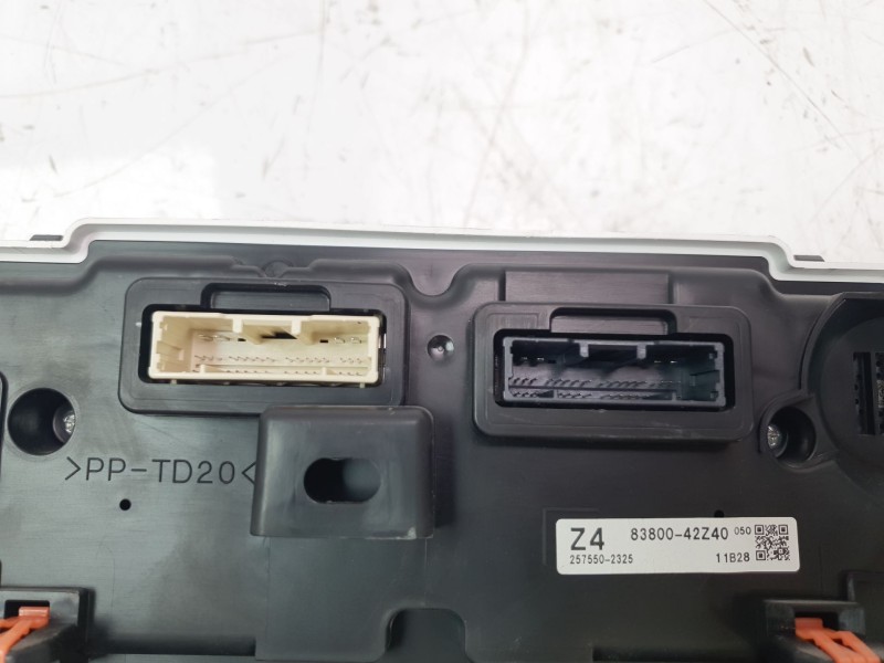 Recambio de cuadro instrumentos para toyota rav4 referencia OEM IAM 8380042Z40  