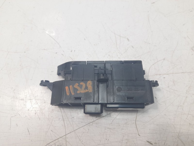 Recambio de interruptor para kia niro referencia OEM IAM 93330AT050  