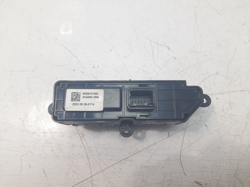 Recambio de interruptor para kia niro referencia OEM IAM 93330AT050  
