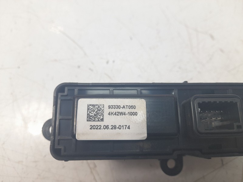 Recambio de interruptor para kia niro referencia OEM IAM 93330AT050  