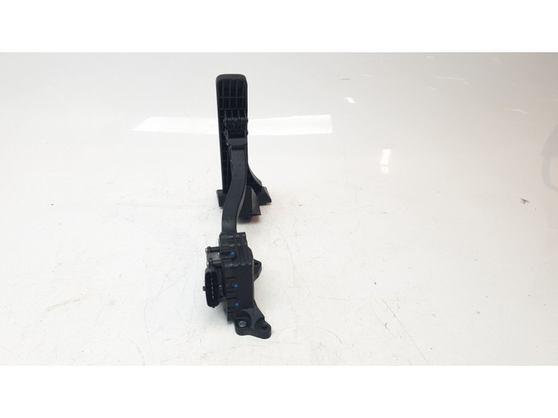 Recambio de potenciometro pedal para ssangyong tivoli urban 4x2 referencia OEM IAM 2055035500  