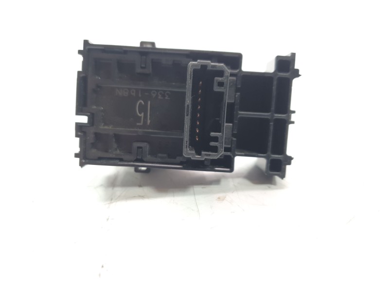 Recambio de mando elevalunas trasero izquierdo para toyota rav4 referencia OEM IAM 8481012100  