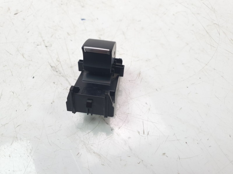 Recambio de mando elevalunas trasero izquierdo para toyota rav4 referencia OEM IAM 8481012100  