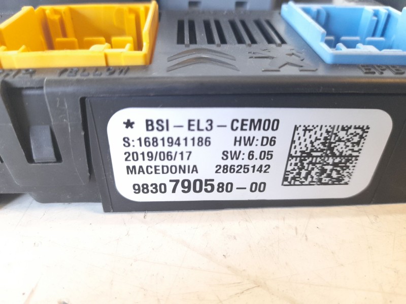 Recambio de caja reles / fusibles para opel grandland x ultimate referencia OEM IAM 9830790580  