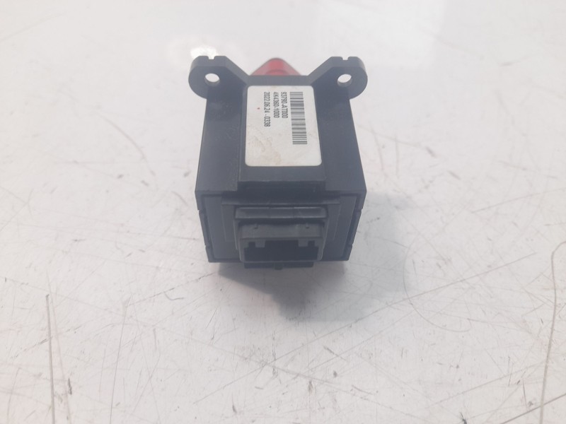 Recambio de warning para kia niro referencia OEM IAM 93790AT000  