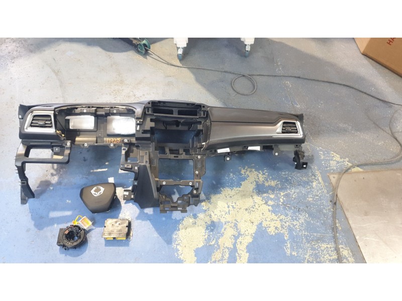 Recambio de kit airbag para ssangyong tivoli urban 4x2 referencia OEM IAM 8620135500LBH  