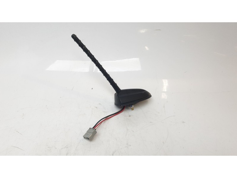 Recambio de antena para ssangyong tivoli urban 4x2 referencia OEM IAM 8940035210  