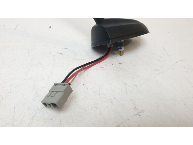Recambio de antena para ssangyong tivoli urban 4x2 referencia OEM IAM 8940035210  