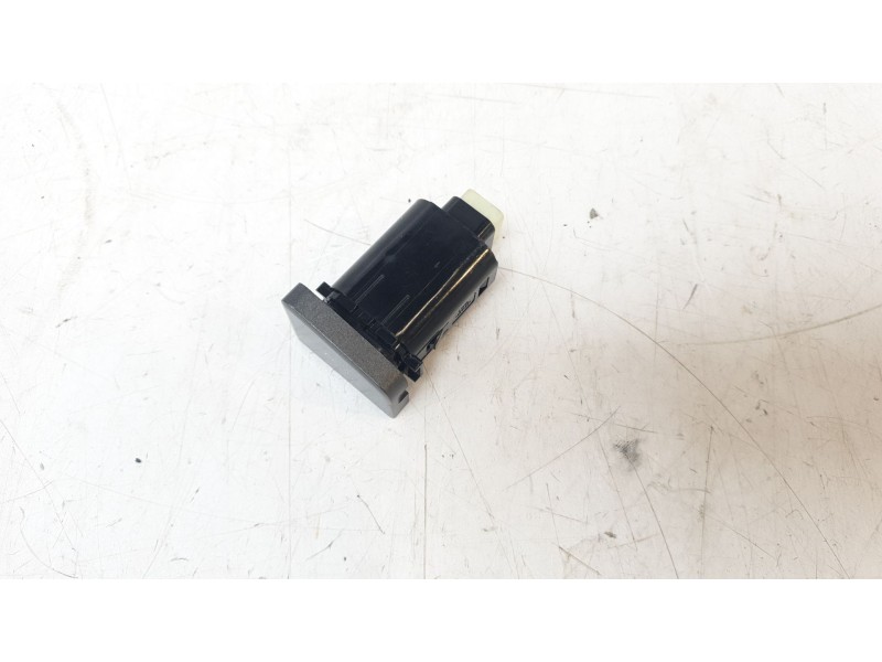 Recambio de interruptor para ssangyong tivoli urban 4x2 referencia OEM IAM 8570035010  