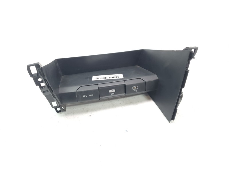 Recambio de moldura para kia xceed drive referencia OEM IAM 84684J7000  