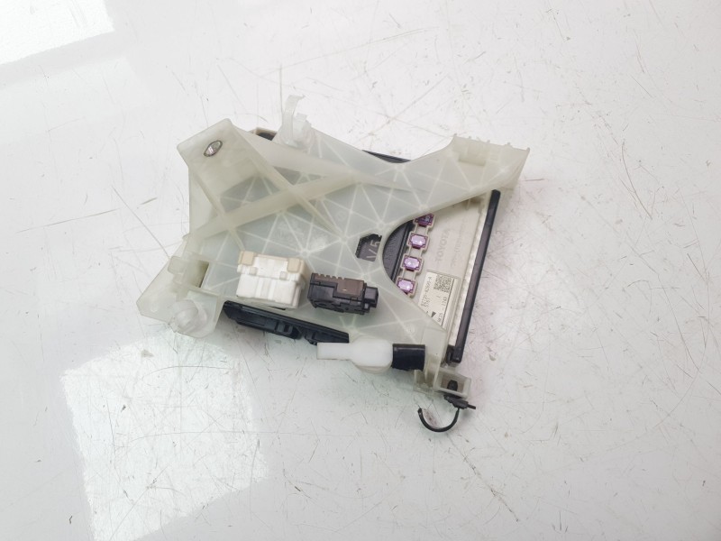 Recambio de modulo electronico para toyota rav4 referencia OEM IAM 8273042890  