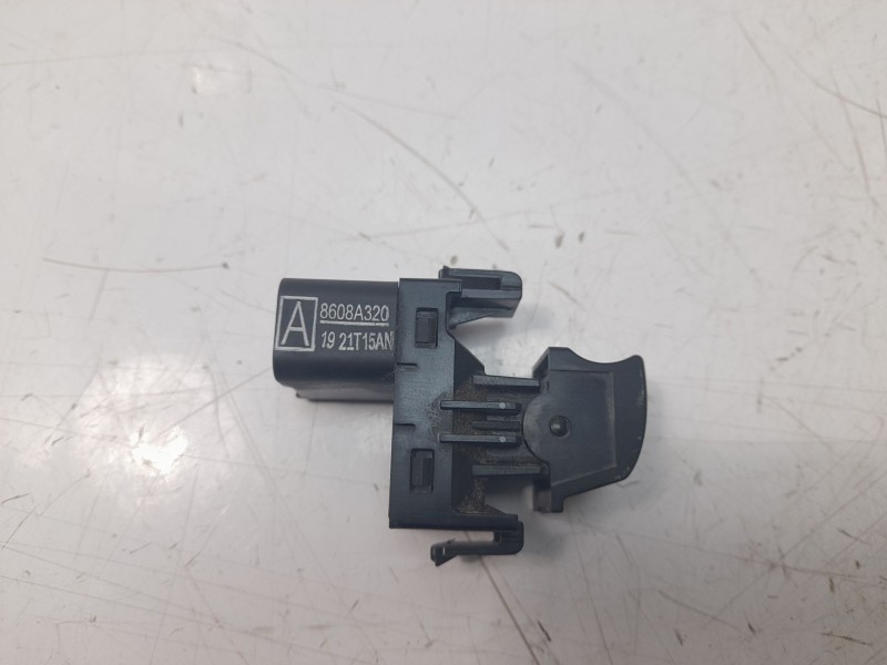Recambio de mando elevalunas trasero derecho para mitsubishi l 200 (kl0/kj0) basis doppelkabine 4wd referencia OEM IAM 8608A320 