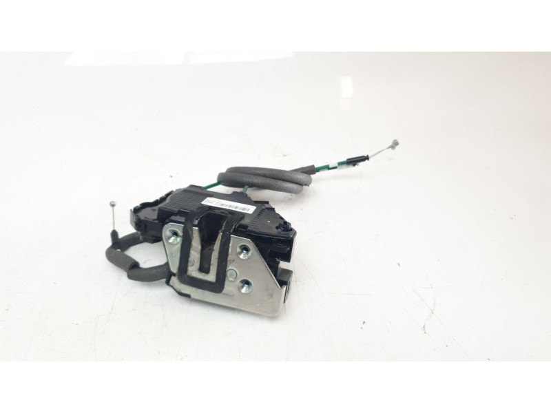 Recambio de cerradura puerta trasera izquierda para ssangyong tivoli urban 4x2 referencia OEM IAM 7131035001  