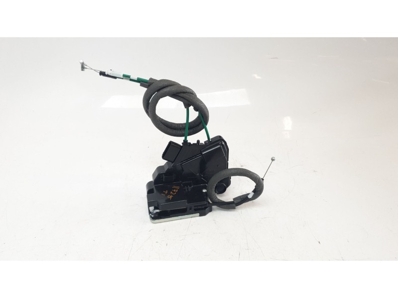 Recambio de cerradura puerta trasera izquierda para ssangyong tivoli urban 4x2 referencia OEM IAM 7131035001  