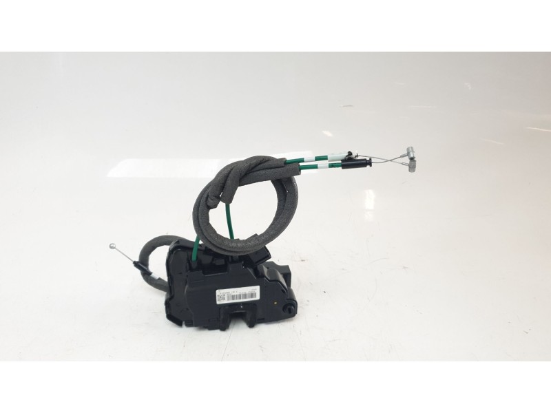 Recambio de cerradura puerta trasera izquierda para ssangyong tivoli urban 4x2 referencia OEM IAM 7131035001  