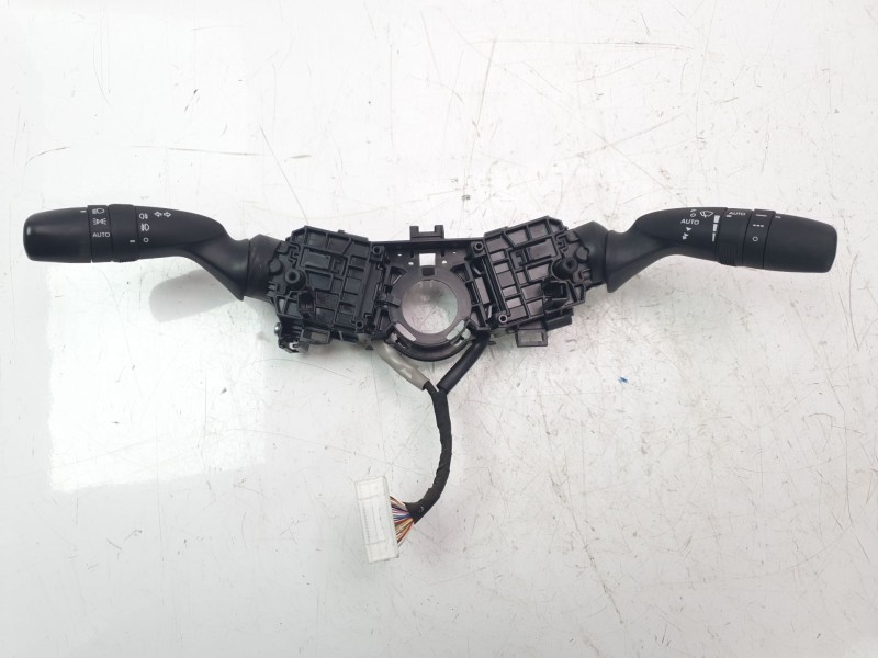 Recambio de mando multifuncion para toyota rav4 referencia OEM IAM 8414033250  