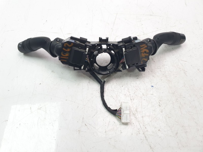Recambio de mando multifuncion para toyota rav4 referencia OEM IAM 8414033250  