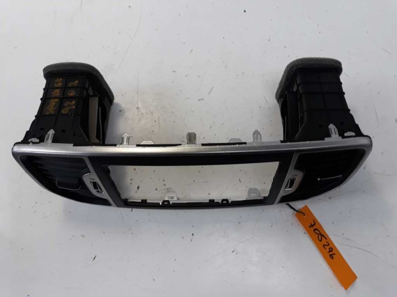 Recambio de rejilla aireadora para kia sportage x-tech 2wd referencia OEM IAM 84740F1200  