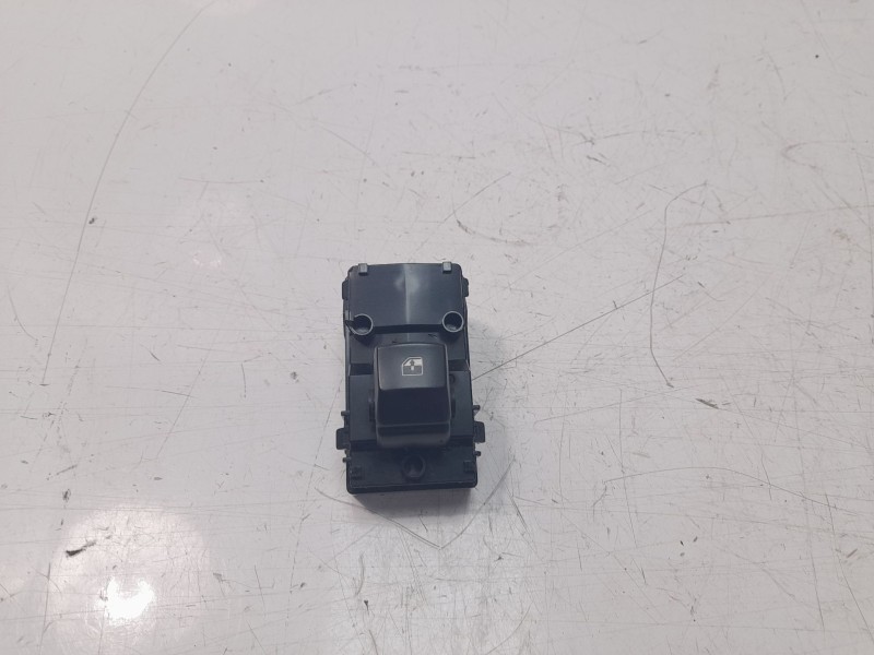 Recambio de mando elevalunas trasero derecho para kia xceed drive referencia OEM IAM 93575J7000  