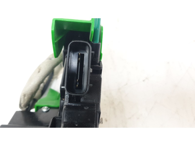 Recambio de cerradura puerta delantera derecha para ssangyong tivoli urban 4x2 referencia OEM IAM 7122035001  