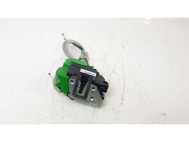 Recambio de cerradura puerta delantera izquierda para ssangyong tivoli urban 4x2 referencia OEM IAM 7121035021  