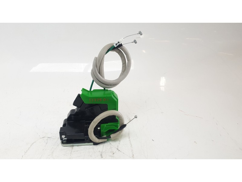 Recambio de cerradura puerta delantera izquierda para ssangyong tivoli urban 4x2 referencia OEM IAM 7121035021  