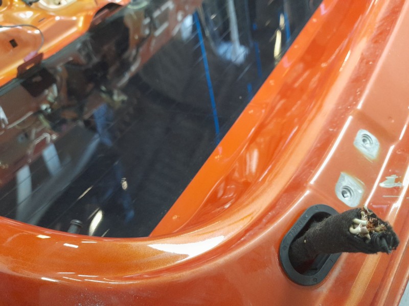 Recambio de porton trasero para volkswagen polo edition referencia OEM IAM 2G6827025E  