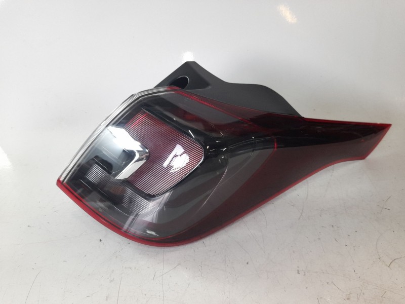 Recambio de piloto trasero derecho para opel crossland x / crossland (p17, p2qo) 1.2 (75) referencia OEM IAM 13467977  