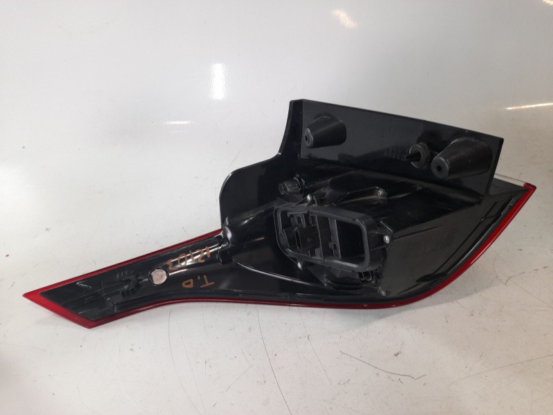 Recambio de piloto trasero derecho para opel crossland x / crossland (p17, p2qo) 1.2 (75) referencia OEM IAM 13467977  