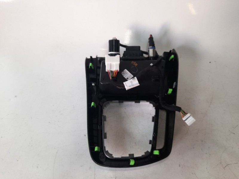 Recambio de moldura para kia ceed 1.0 tgdi cat referencia OEM IAM 84615J7070  