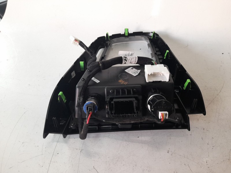 Recambio de moldura para kia ceed 1.0 tgdi cat referencia OEM IAM 84615J7070  