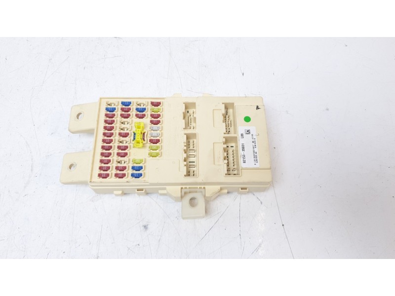 Recambio de caja reles / fusibles para ssangyong tivoli urban 4x2 referencia OEM IAM 8215335031  