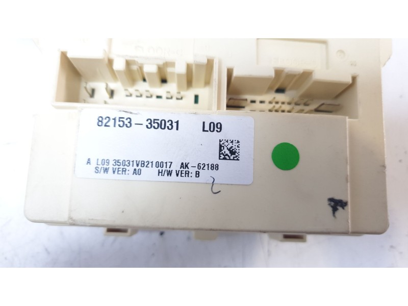 Recambio de caja reles / fusibles para ssangyong tivoli urban 4x2 referencia OEM IAM 8215335031  