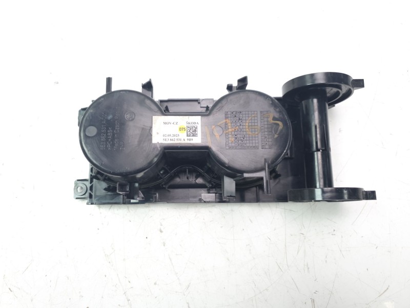 Recambio de moldura para skoda octavia lim. (nx3) ambition referencia OEM IAM 5E3862531A  
