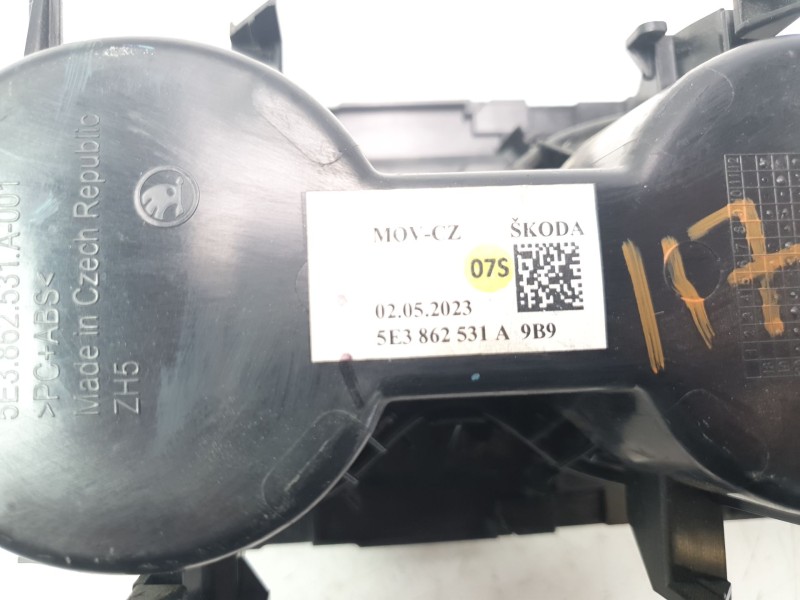 Recambio de moldura para skoda octavia lim. (nx3) ambition referencia OEM IAM 5E3862531A  