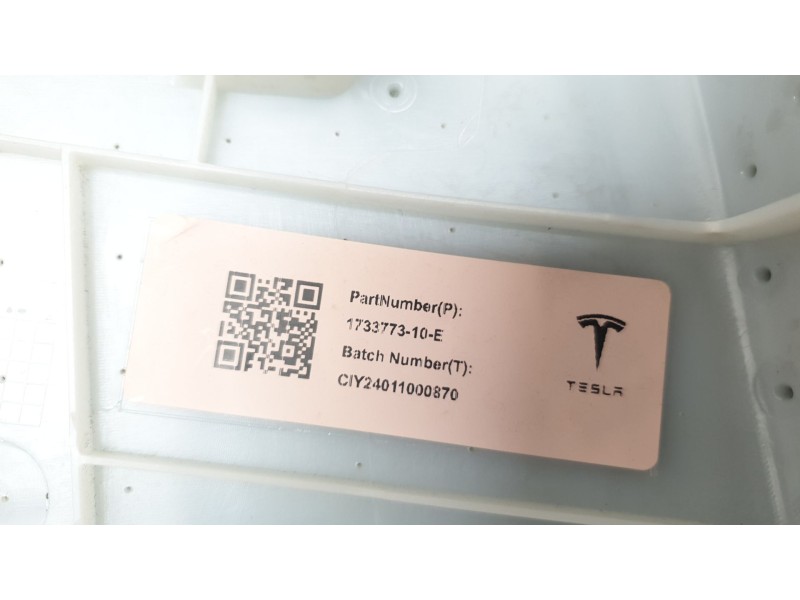 Recambio de moldura para tesla model 3 (5yj3) ev awd referencia OEM IAM 173177310E  