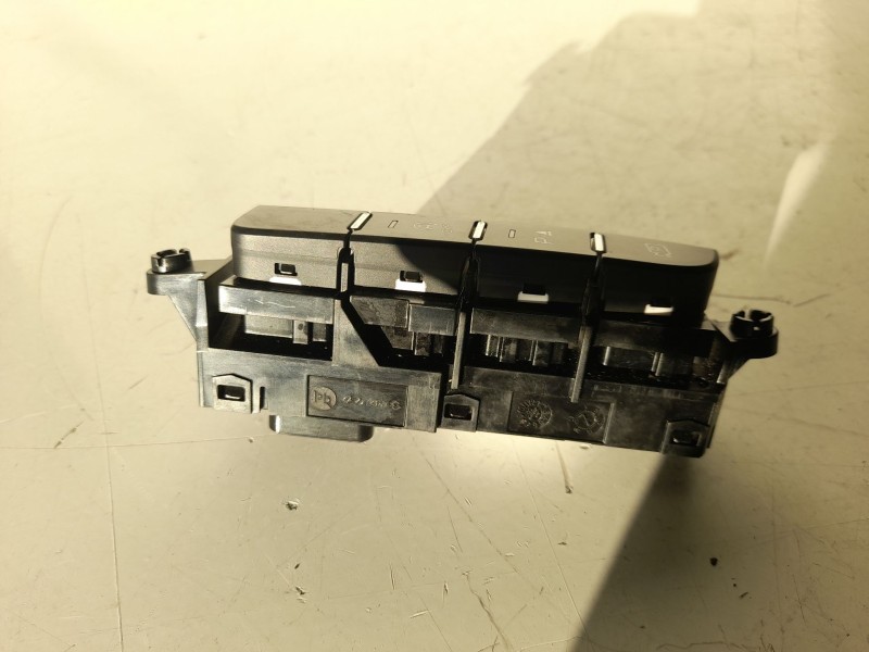 Recambio de mando multifuncion para kia ceed 1.0 tgdi cat referencia OEM IAM 93300J7AB0  