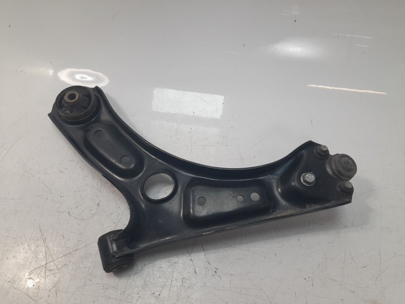 Recambio de brazo suspension inferior delantero derecho para hyundai kona referencia OEM IAM 54501J9000  