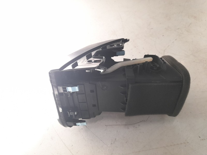 Recambio de aireador derecho para kia ceed 1.0 tgdi cat referencia OEM IAM 97490J7AA0  