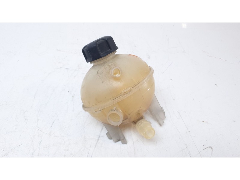 Recambio de deposito expansion para peugeot 308 sw gt line referencia OEM IAM 9678126080  