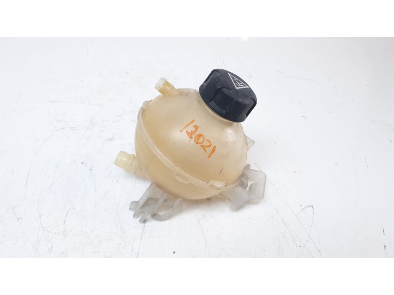 Recambio de deposito expansion para peugeot 308 sw gt line referencia OEM IAM 9678126080  