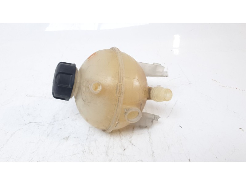Recambio de deposito expansion para peugeot 308 sw gt line referencia OEM IAM 9678126080  