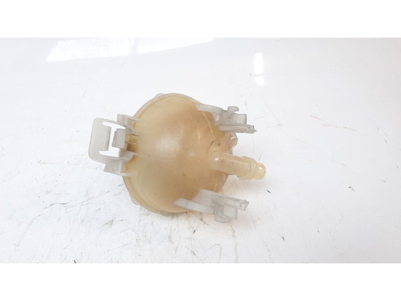 Recambio de deposito expansion para peugeot 308 sw gt line referencia OEM IAM 9678126080  