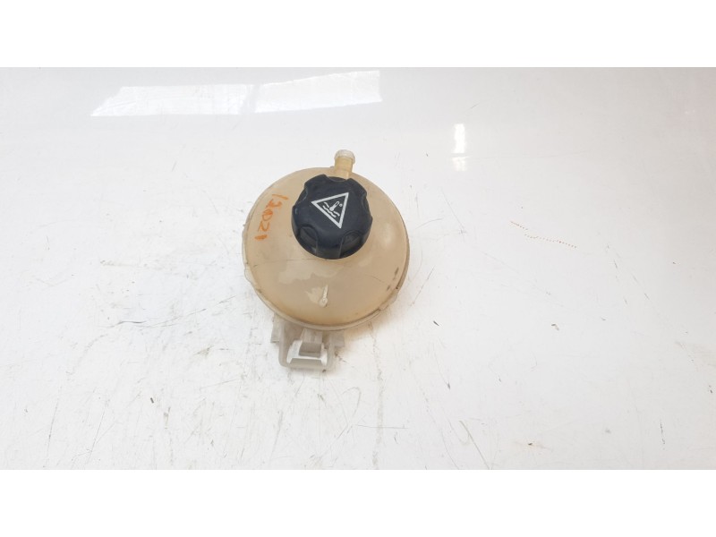 Recambio de deposito expansion para peugeot 308 sw gt line referencia OEM IAM 9678126080  