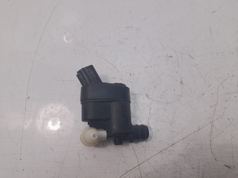 Recambio de bomba limpia para kia niro referencia OEM IAM 985102W500  